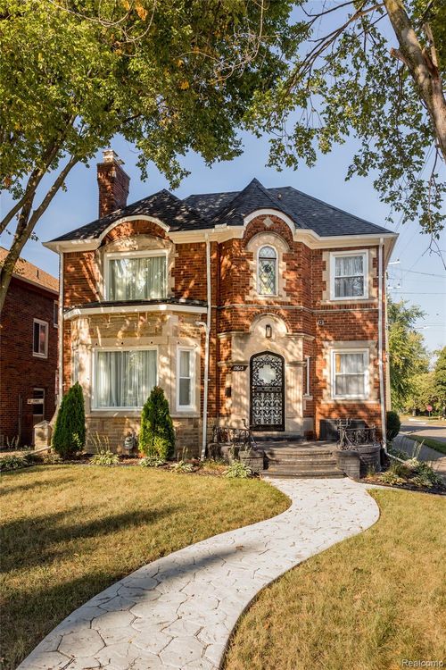 17615 Pennington Dr, Detroit, MI, 48221-2616 | Card Image