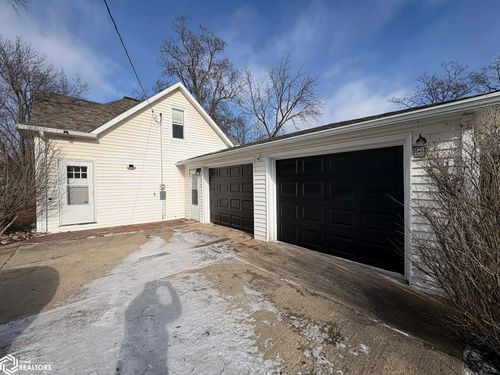 310 N 1st St, Mystic, IA, 52574-8792 | Card Image