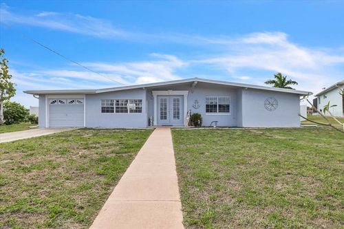 137 Poinsettia Cir Ne, PORT CHARLOTTE, FL, 33952-8236 | Card Image