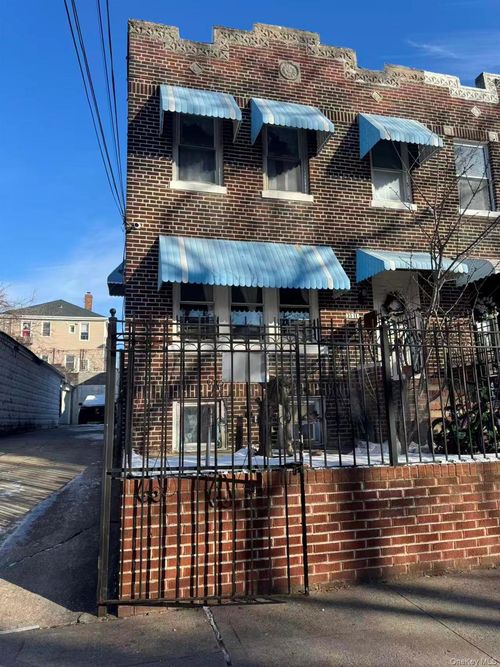 31 101st St, East Elmhurst, NY, 11369 | Card Image