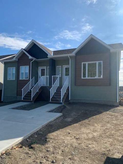 a-3901 Sundance Drive, Coalhurst, AB, T0L0V0 | Card Image