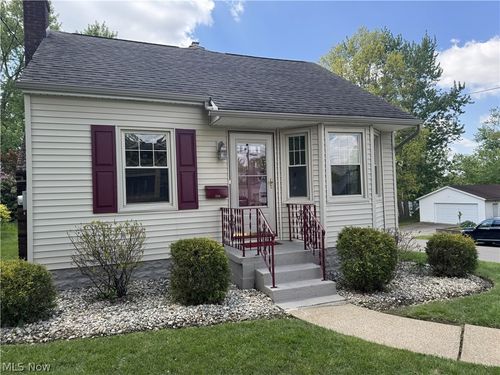 204 E Baird Ave, Barberton, OH, 44203-3216 | Card Image