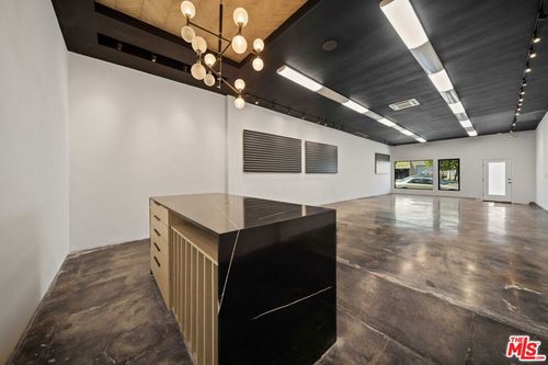 10618 Magnolia Blvd, North Hollywood, CA, 91601-4052 | Card Image