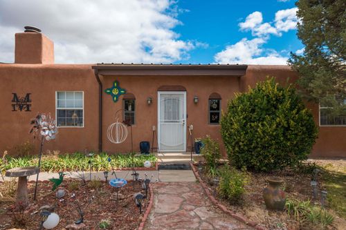 8 Vista De Las Cruces Rd, Los Lunas, NM, 87031-7644 | Card Image
