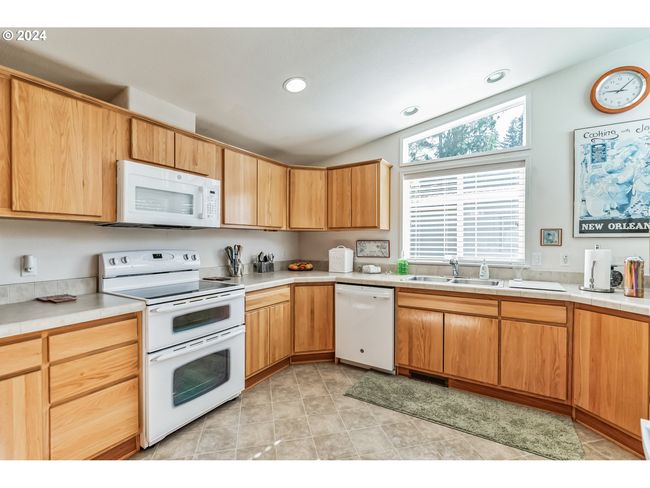 68938 E Cedar Hill Loop, House other with 3 bedrooms, 2 bathrooms and 2 parking in Welches OR | Image 9