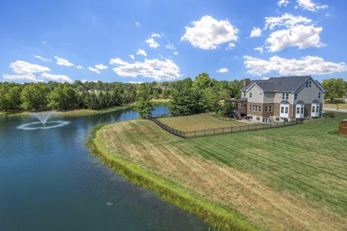 10500 Wallingsford Cir, Washingtn Twp, OH, 45458-5053 | Card Image