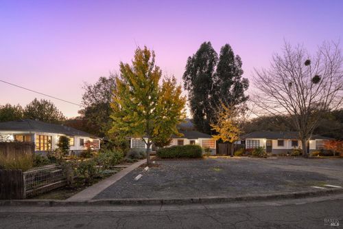 881 Lorna Dr, Glen Ellen, CA, 95442-9647 | Card Image