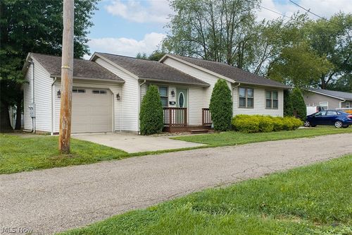 314 - 318 Esther Court Nw, New Philadelphia, OH, 44663 | Card Image