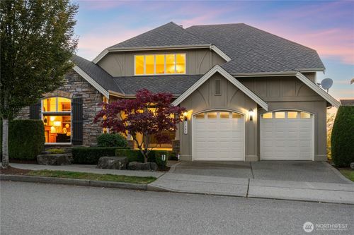 1685 30th Ave Ne, Issaquah, WA, 98029-7343 | Card Image