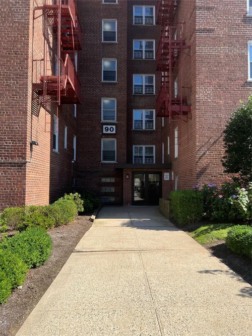 apt-1h-90 Union St, New Rochelle, NY, 10805-3271 | Card Image