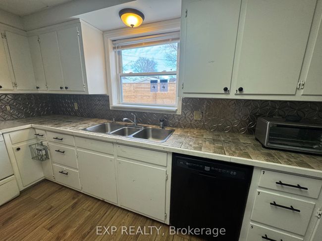 612 Romaine St, House other with 10 bedrooms, 5 bathrooms and 4 parking in Peterborough ON | Image 7