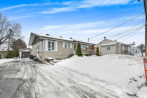 301-303 Chamberlain St, Hawkesbury, ON, K6A2G3 | Card Image