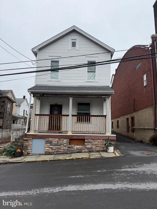 815 E Webster St, SHAMOKIN, PA, 17872-5541 | Card Image