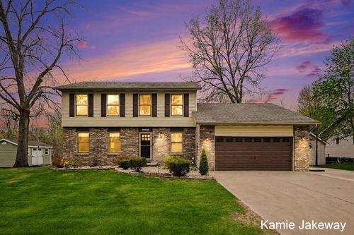 10858 Wildwood Dr, Greenville, MI, 48838-8154 | Card Image