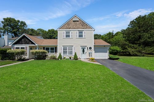 6 Woodchuck Trl, Coram, NY, 11727-2140 | Card Image