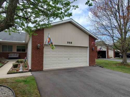 988 Saint Joseph Ln, Marysville, MI, 48040-1596 | Card Image