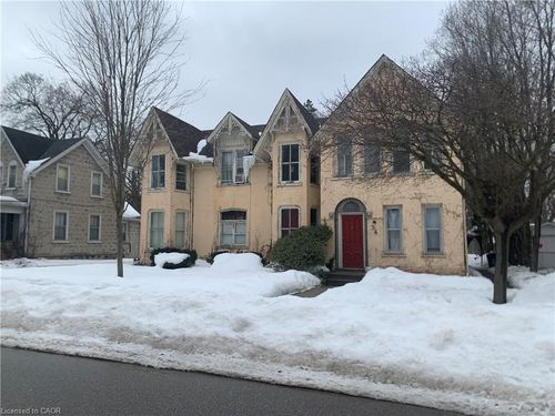 34 Oak St, Cambridge, ON, N1R4K6 | Card Image