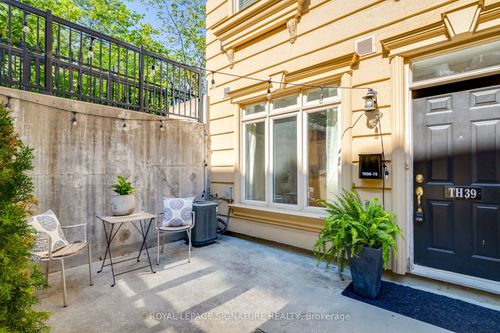 39-78 Carr St, Toronto, ON, M5T1B7 | Card Image