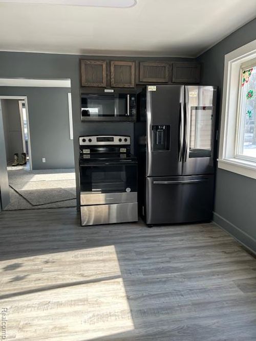 6010 Fox St, Mayville, MI, 48744-9003 | Card Image