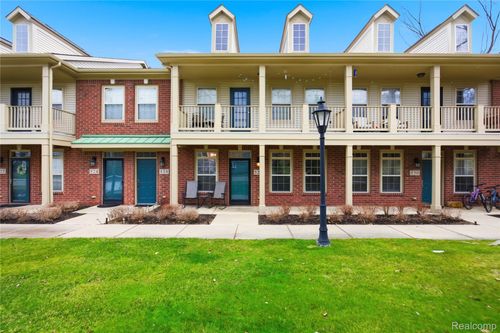 526 Red Oak Ct, Walled Lake, MI, 48390-3554 | Card Image