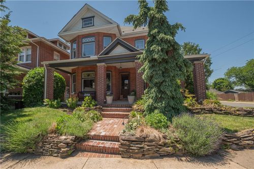 228 N 4th St, Emmaus, PA, 18049-2718 | Card Image