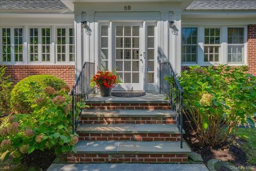 89 Young Ave, Pelham, NY, 10803-1723 | Card Image