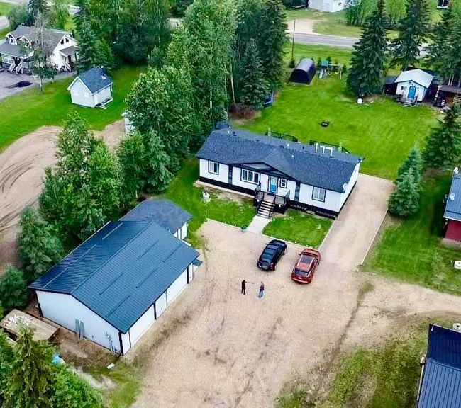 350 14579 Township Rd 690, Home with 3 bedrooms, 2 bathrooms and 5 parking in Lac La Biche AB | Image 2