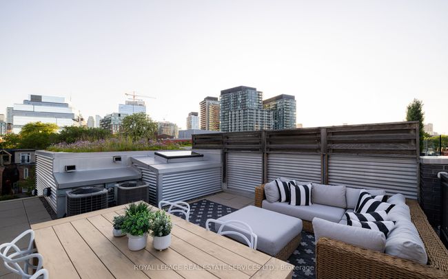 9B Gilead Pl, House attached with 4 bedrooms, 3 bathrooms and 1 parking in Toronto ON | Image 23