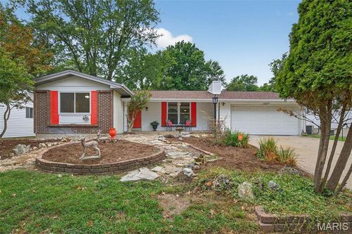 2517 Westrick Dr, Maryland Heights, MO, 63043-4142 | Card Image
