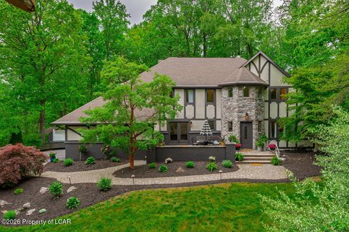 102 Longfellow Close, Moosic, PA, 18507-1900 | Card Image
