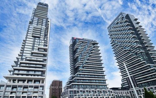 421-30 Inn On The Park Dr, North York, ON, M3C0P7 | Card Image