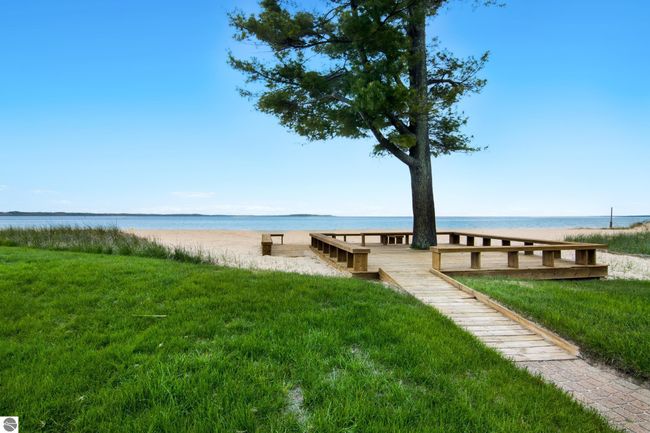 3 - 9200 N Bayshore Dr, House other with 1 bedrooms, 2 bathrooms and null parking in Elk Rapids MI | Image 26