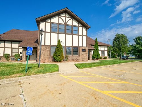e4-10850 Pearl Rd, Strongsville, OH, 44136-3305 | Card Image