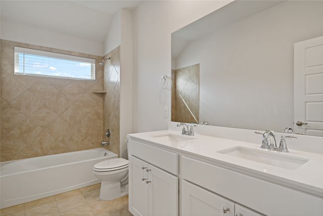 Second Floor Bathroom | Image 29