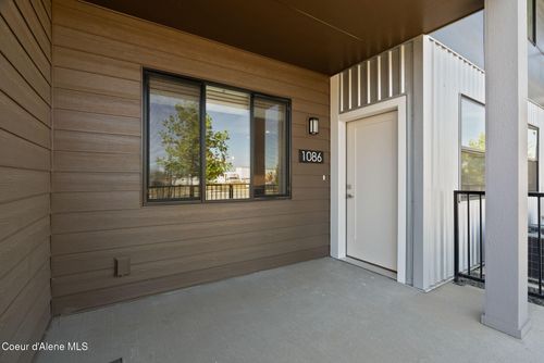 1086 E 4th Ave, Post Falls, ID, 83854-4042 | Card Image