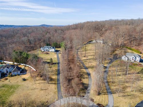 77 Pennebrook Ln, Carmel, NY, 10512-5302 | Card Image