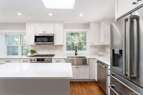 64 Brook Dr, Stony Brook, NY, 11790-1504 | Card Image