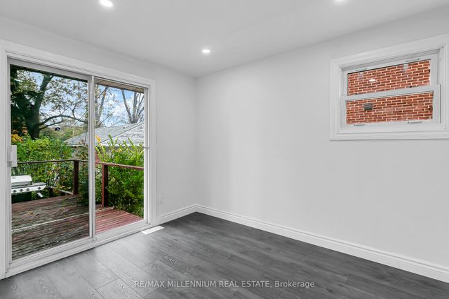 991 Parkview Ave, House other with 5 bedrooms, 2 bathrooms and 2 parking in Windsor ON | Image 11