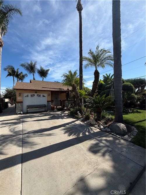 1030 W Glenwood Pl, Santa Ana, CA, 92707-2110 | Card Image