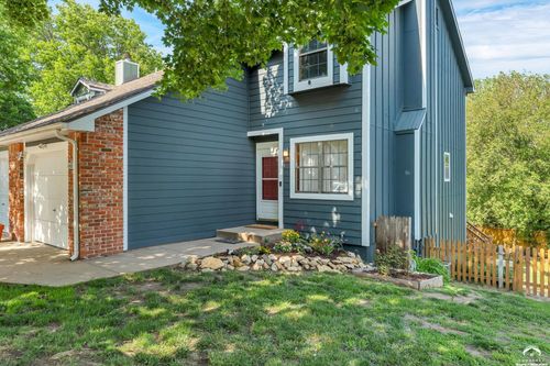 922 Alma Ct, Lawrence, KS, 66049-3626 | Card Image