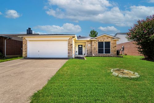 8736 Trinity Vista Trl, Hurst, TX, 76053-7520 | Card Image