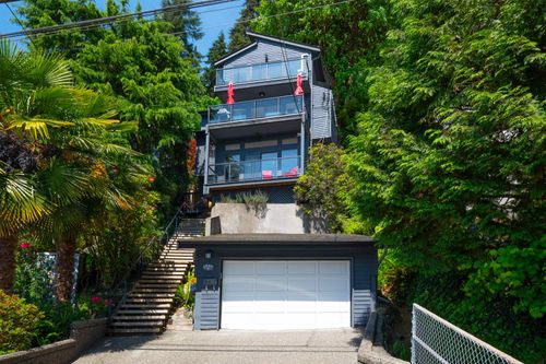 2643 Panorama Dr, North Vancouver, BC, V7G1V7 | Card Image