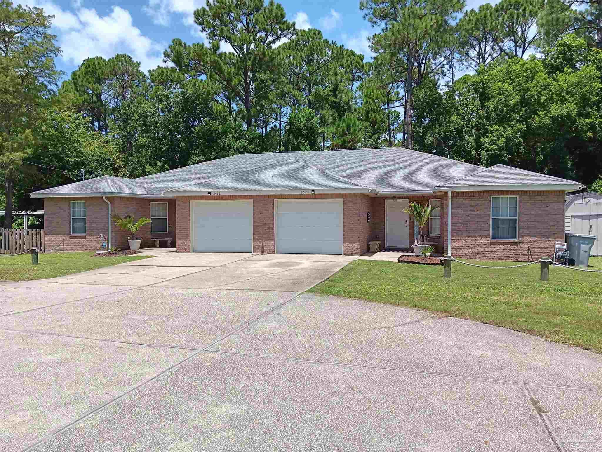 Laredo St, Navarre, FL 32566