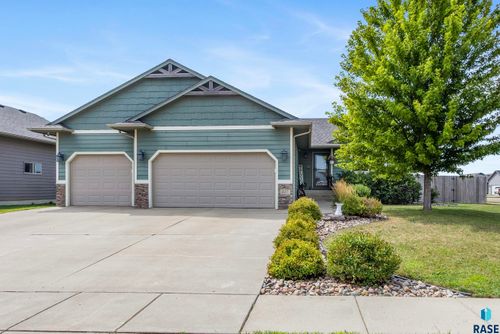 427 Adrianna Ave, Harrisburg, SD, 57032-2384 | Card Image