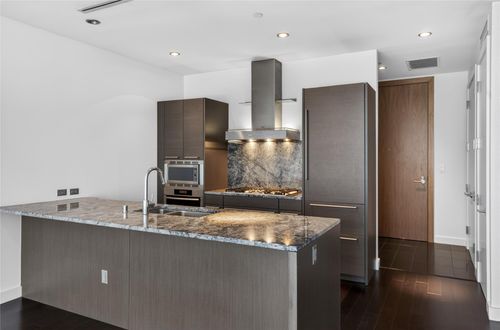 403-2900 Mckinnon St, Dallas, TX, 75201-1064 | Card Image