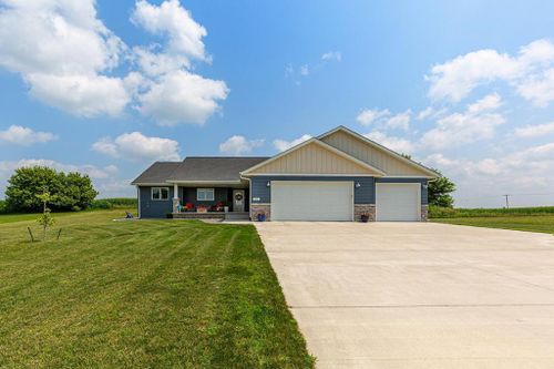 886 Mill Race Road, Madelia, MN, 56062 | Card Image