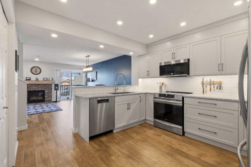 85 Cedarview Mews Sw, Calgary, AB, T2W6H8 | Card Image