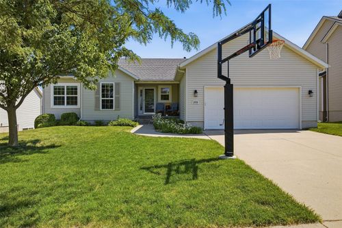 2113 Radcliffe Drive Sw, Cedar Rapids, IA, 52404 | Card Image