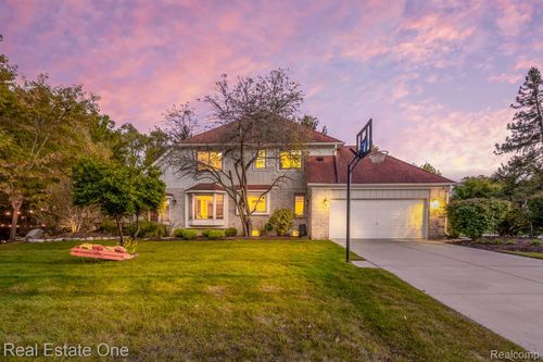 4088 Parkstone Ct, Troy, MI, 48098-4400 | Card Image