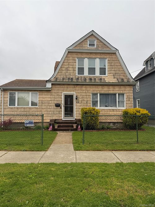 2-318 Earle Ave, Lynbrook, NY, 11563-2158 | Card Image